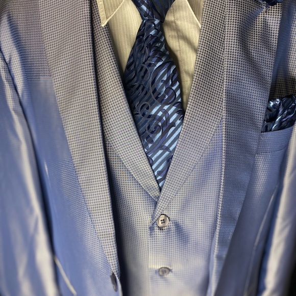 Mens Suit - Picture 1 of 5
